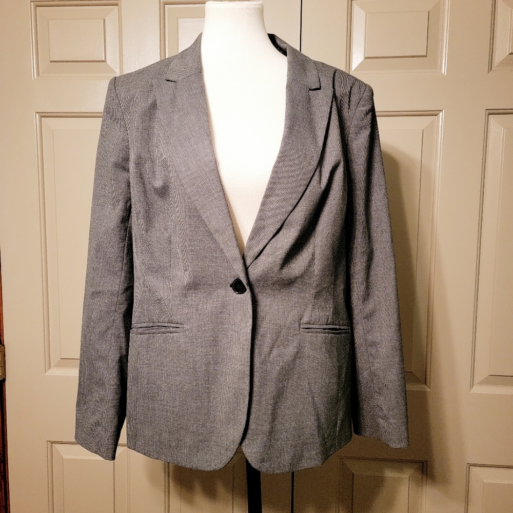 *FINAL PRICE *ladies plus size grey and black houndstooth blazer.